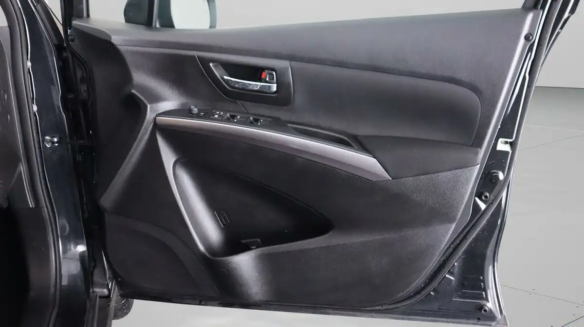2023-suzuki-s-cross-14-boosterjet-motion-big-13