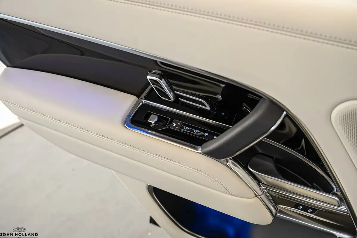 2024-land-rover-range-rover-30-p460e-hse-big-18