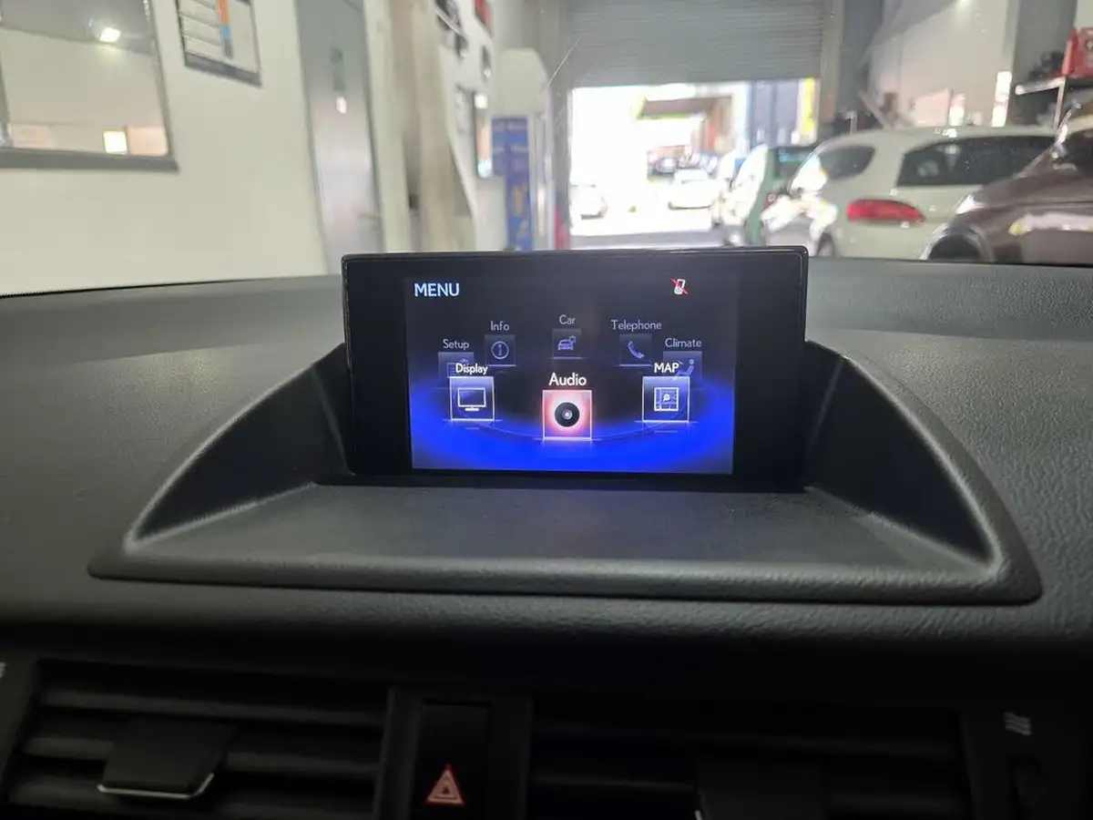 2015-lexus-ct-200h-18-advance-cvt-big-54