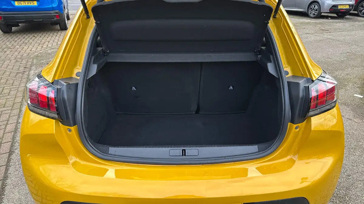 2023-peugeot-208-12-puretech-active-premium-100ps-eat8-big-18