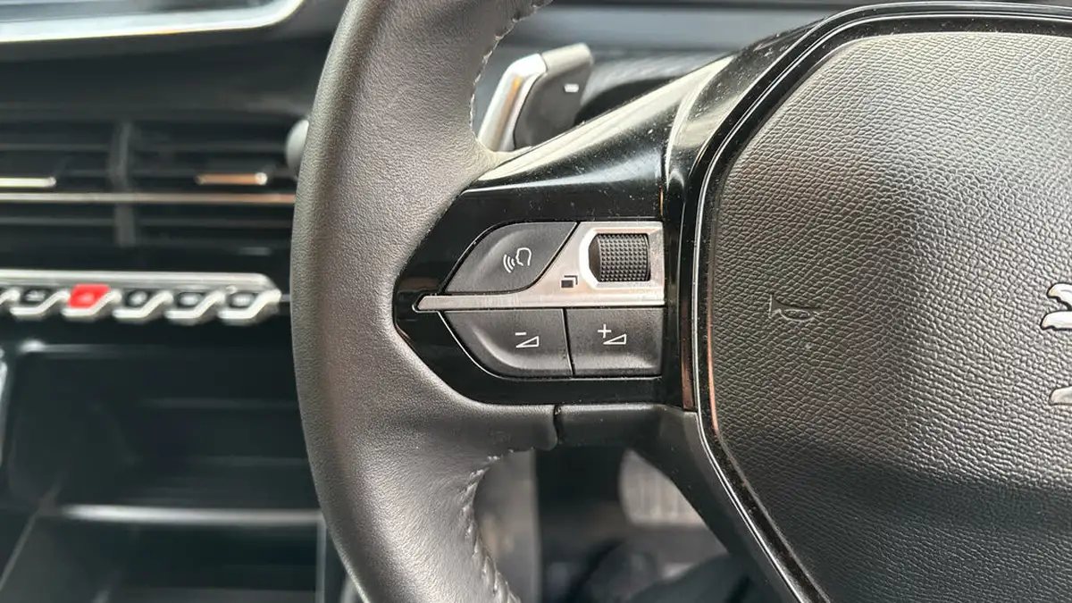 2023-peugeot-208-12-puretech-active-premium-100ps-eat8-big-22