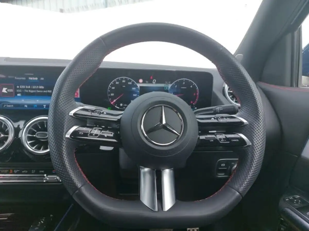2023-mercedes-benz-gla-class-big-6