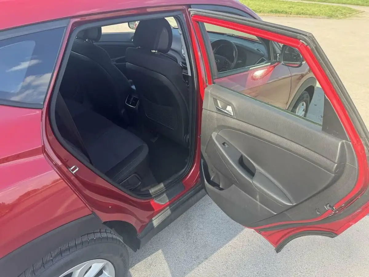 2017-hyundai-tucson-17crdi-blue-drive-se-141ps-dct-big-12