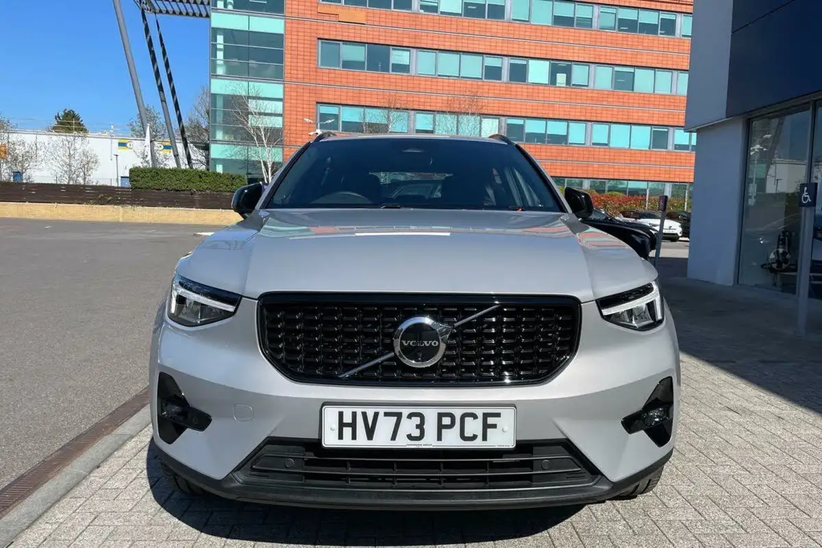 2023-volvo-xc40-20-b3-plus-big-11