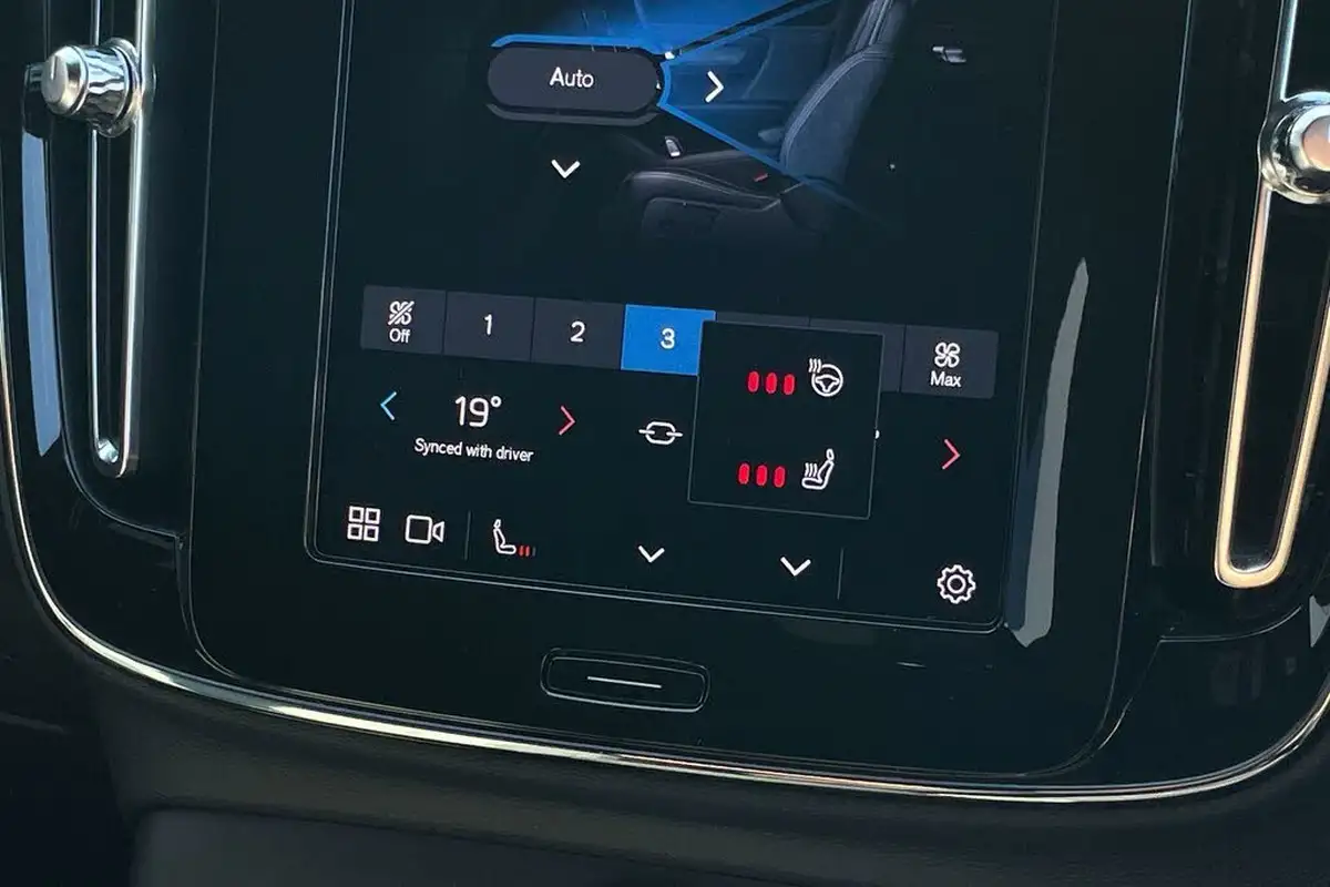 2023-volvo-xc40-20-b3-plus-big-39