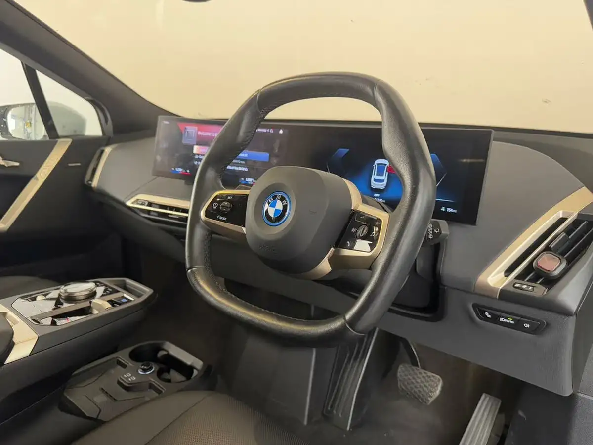 2022-bmw-ix-e-xdrive-50-m-sport-big-25