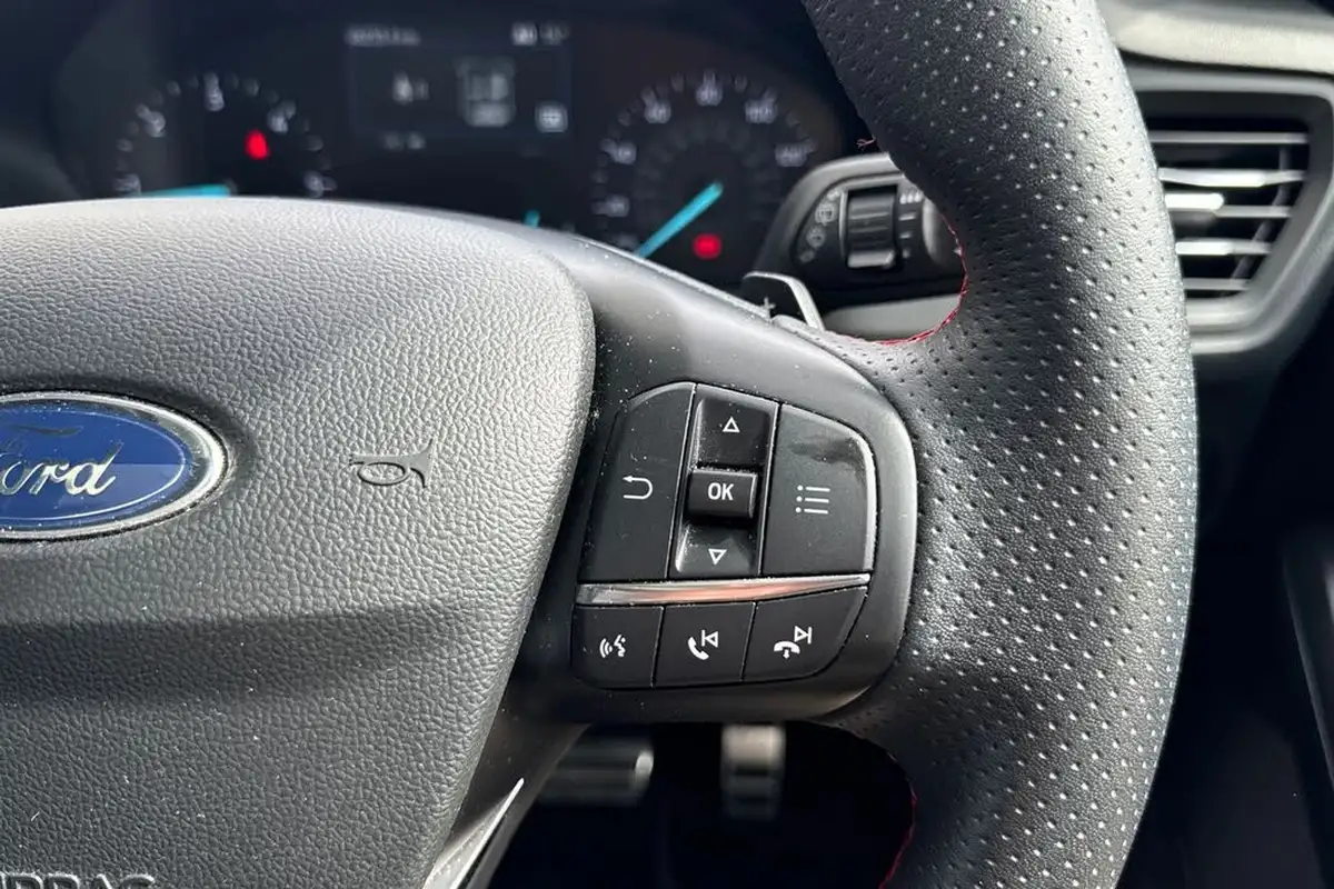 2019-ford-focus-20-st-line-x-estate-auto-big-39
