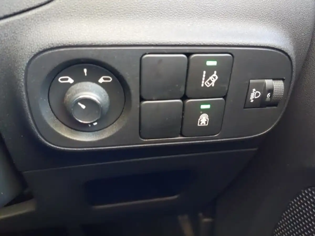 2019-citroen-c3-12-puretech-flair-82ps-ss-big-16