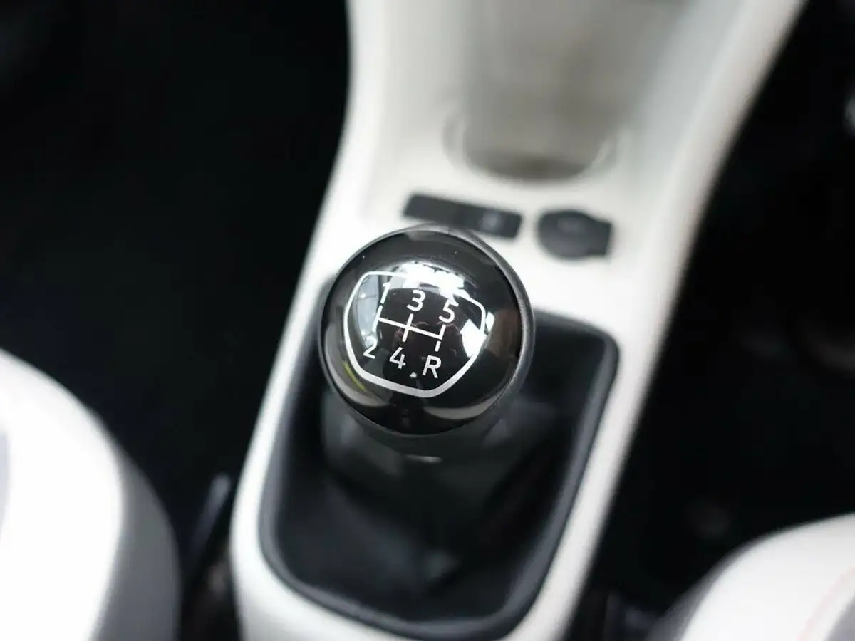 2018-volkswagen-up-10-up-beats-60ps-ss-3d-big-20