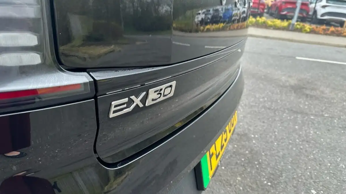 2025-volvo-ex30-e-single-motor-ultra-big-31