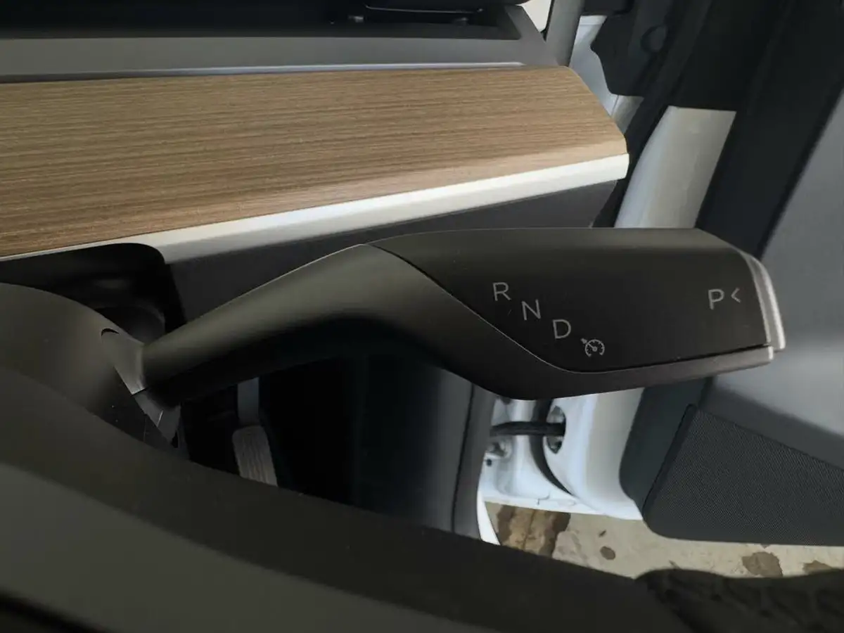 2023-tesla-model-y-e-long-range-big-44