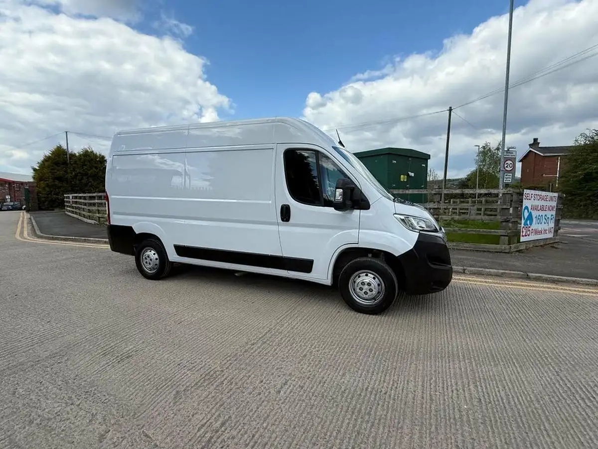 2022-citroen-relay-22bluehdi-35-l2h2-enterprise-big-3