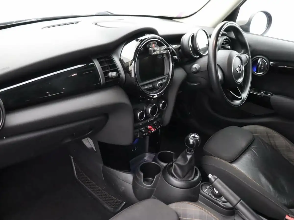 2017-mini-cooper-15-cooper-seven-5d-big-7