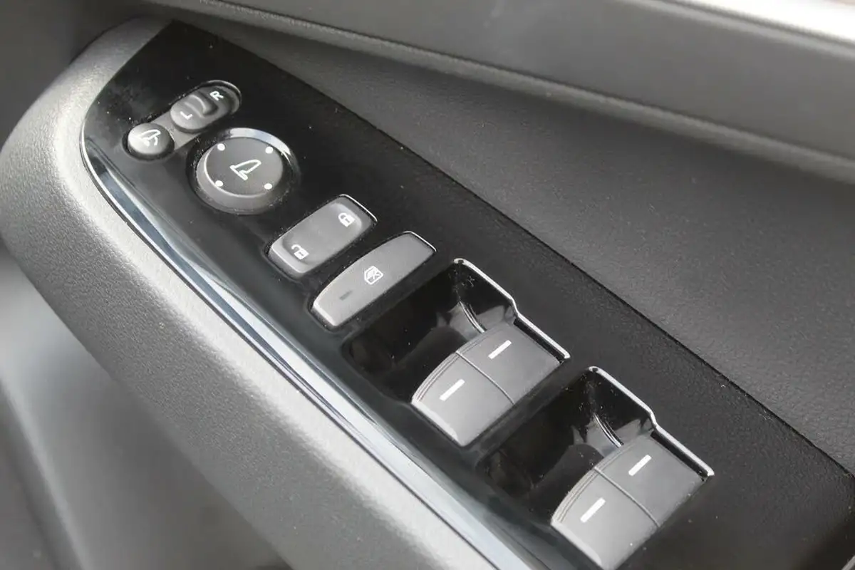 2022-honda-hr-v-15-i-mmd-advance-style-big-25