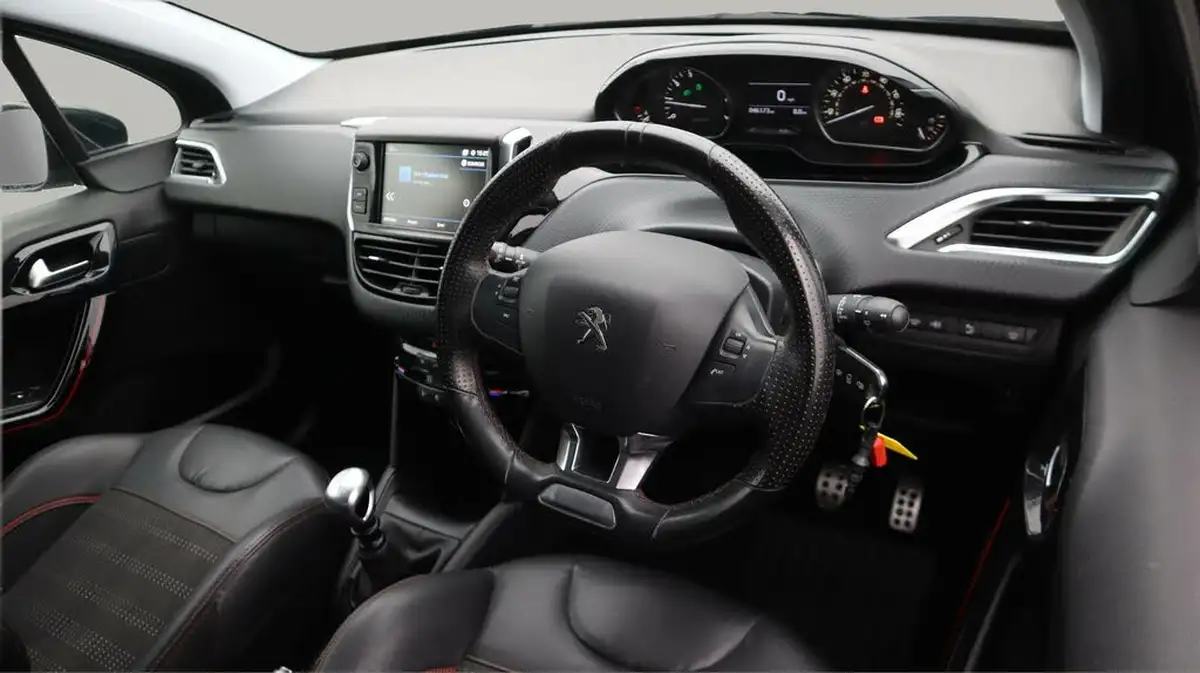 2019-peugeot-208-12-puretech-gt-line-110bhp-big-9