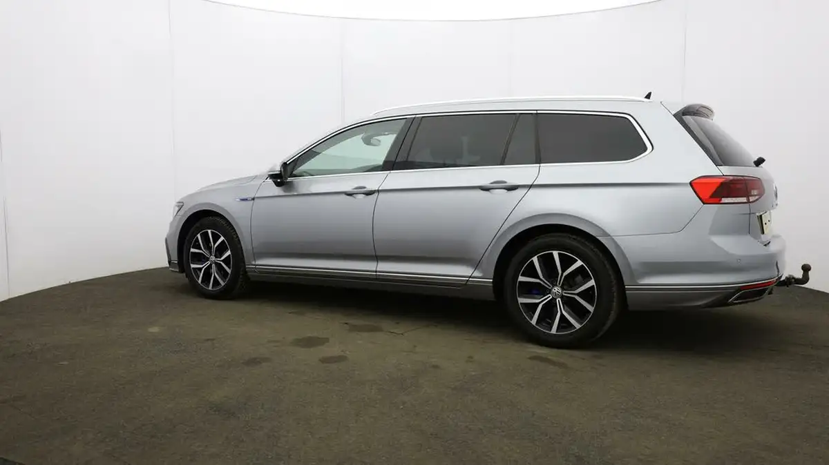 2020-volkswagen-passat-14-tsi-gte-estate-5d-big-56