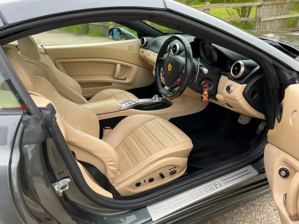 2010-ferrari-california-43-big-10