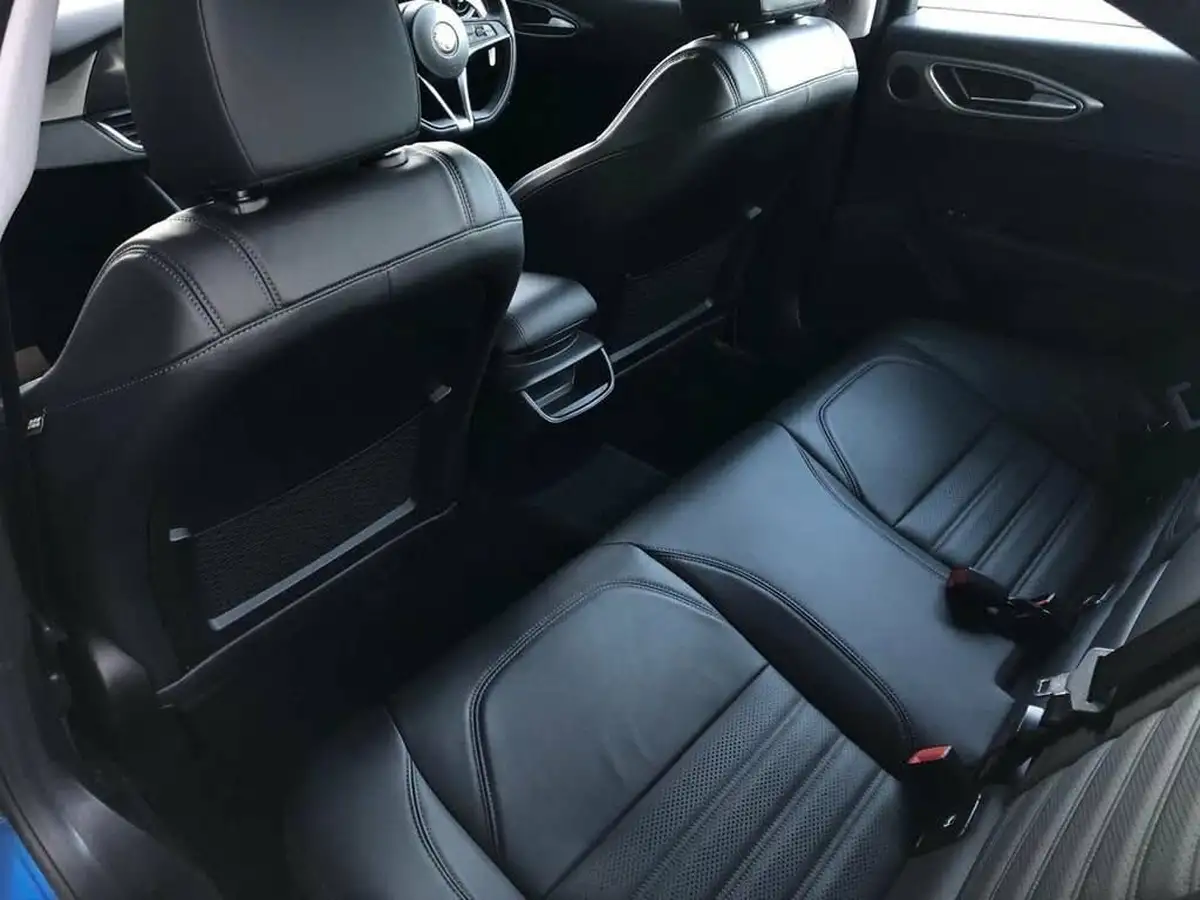 2019-alfa-romeo-giulia-20-veloce-big-10