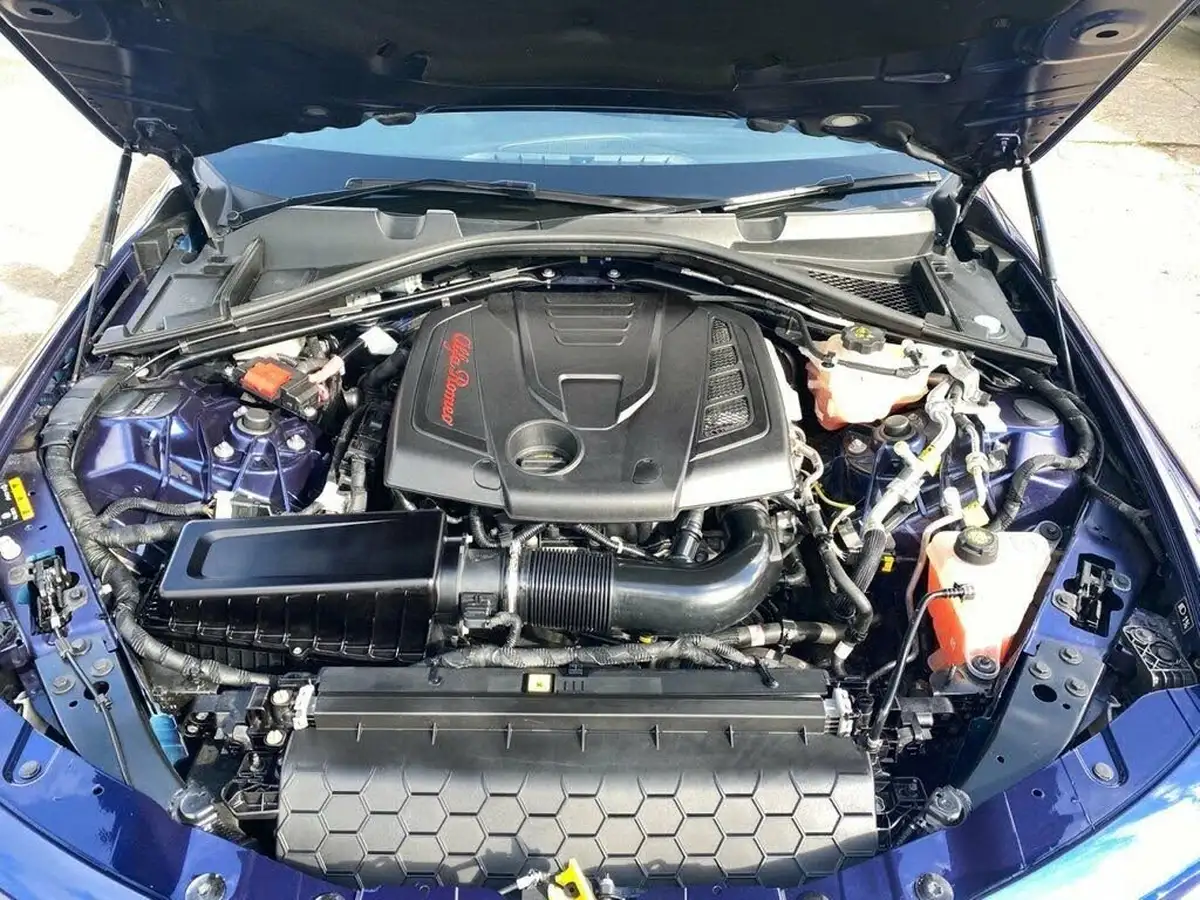 2019-alfa-romeo-giulia-20-veloce-big-33