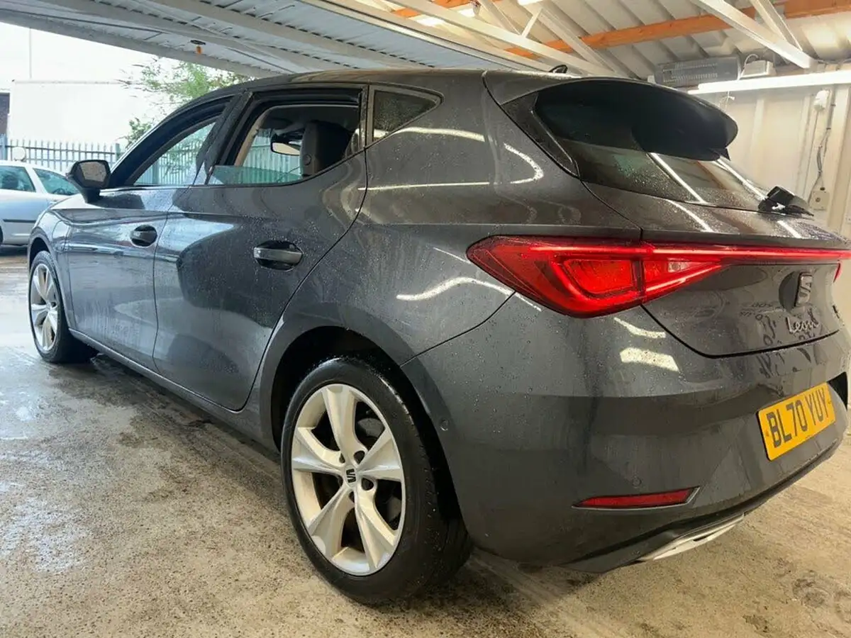 2020-seat-leon-14-e-hybrid-fr-hatchback-big-11