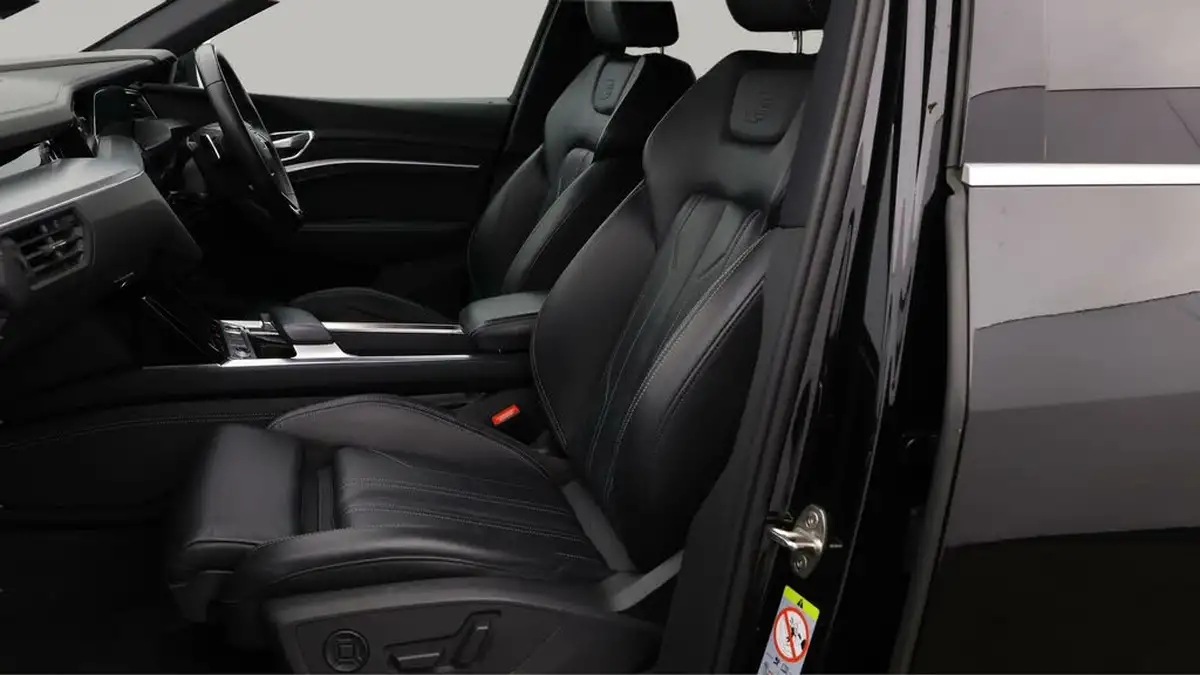 2021-audi-e-tron-50e-s-line-sportback-big-13