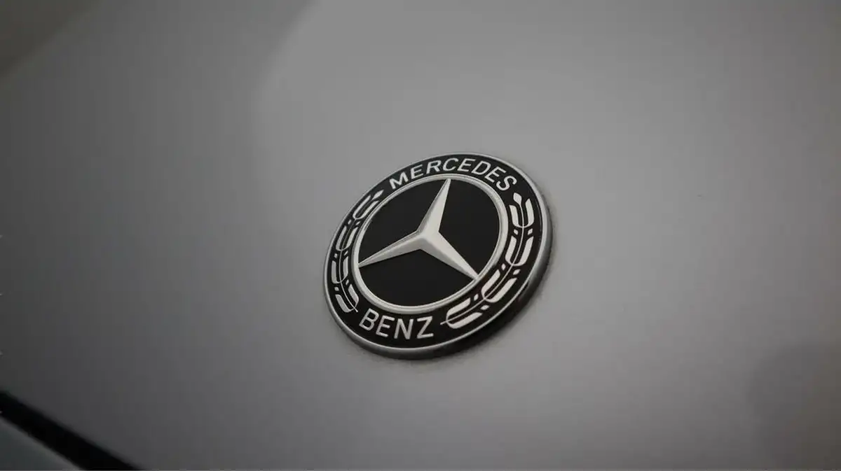 2019-mercedes-benz-e-class-20d-e220d-se-ss-estate-5d-big-20