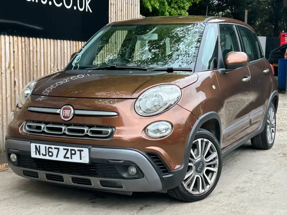 2017-fiat-500l-14-cross-big-0