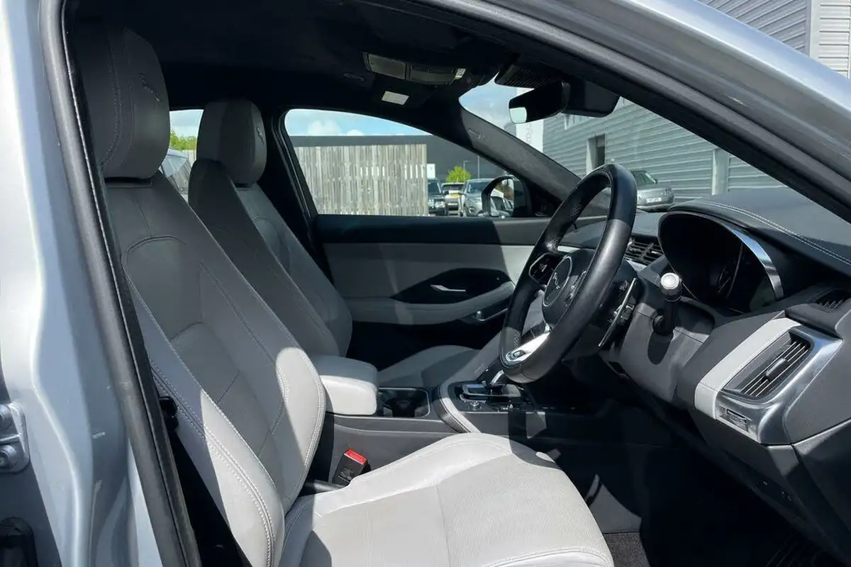 2021-jaguar-e-pace-20-p200-r-dynamic-s-big-35