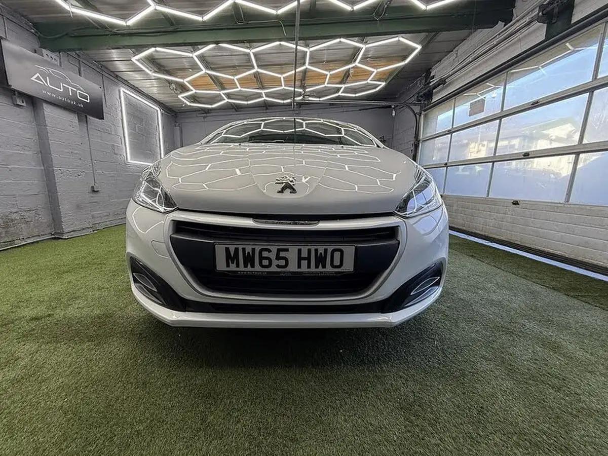 2015-peugeot-208-10-puretech-access-ac-3d-big-19