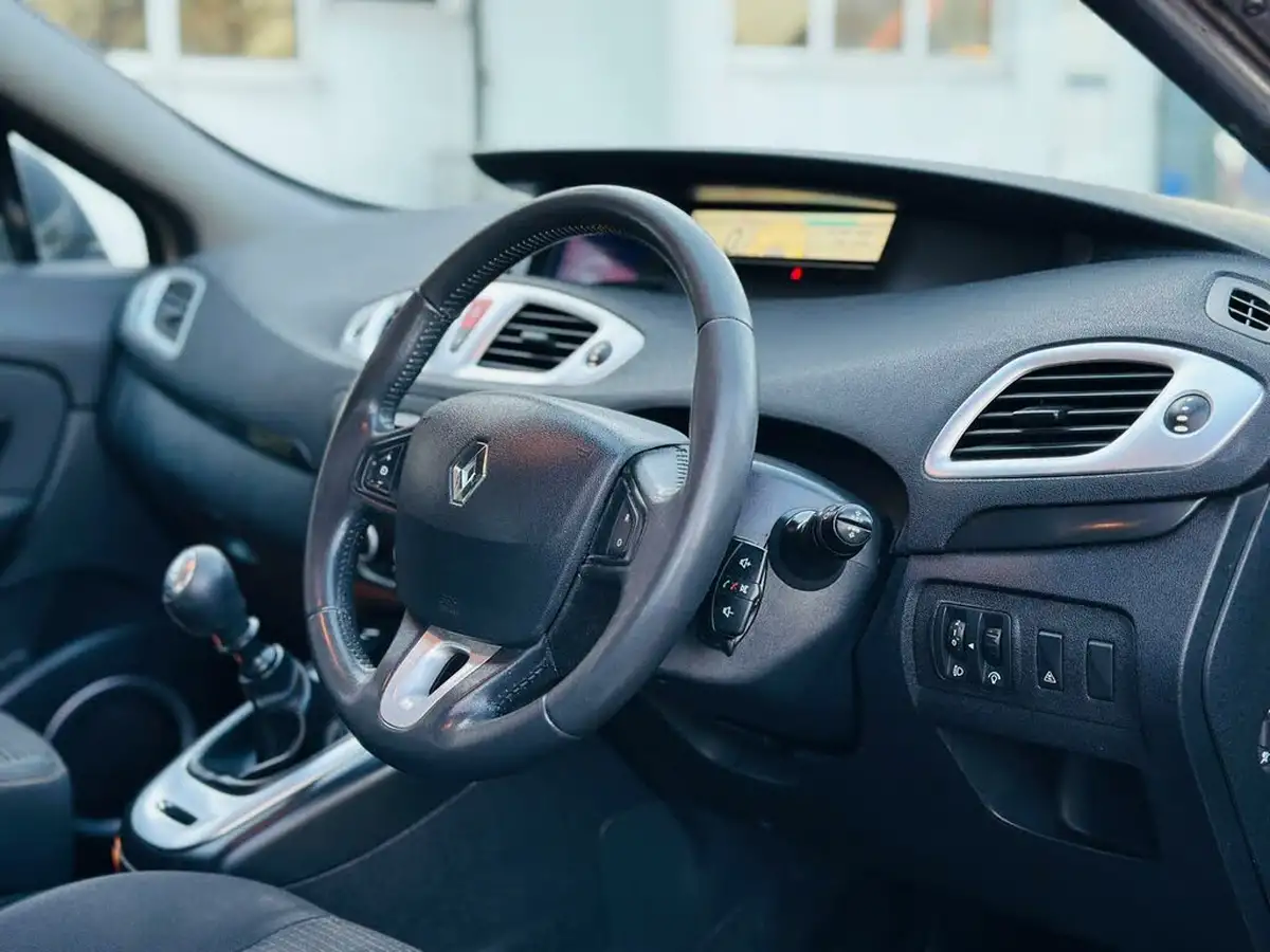2010-renault-grand-scenic-16-dynamique-tom-tom-vvt-big-52