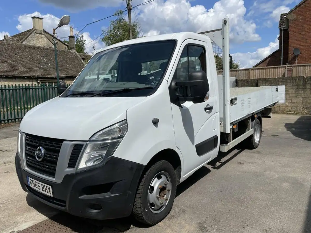 2016-nissan-nv400-23td-se-l3-135-fwdss-l3-3500-srw-chassis-cab-big-1
