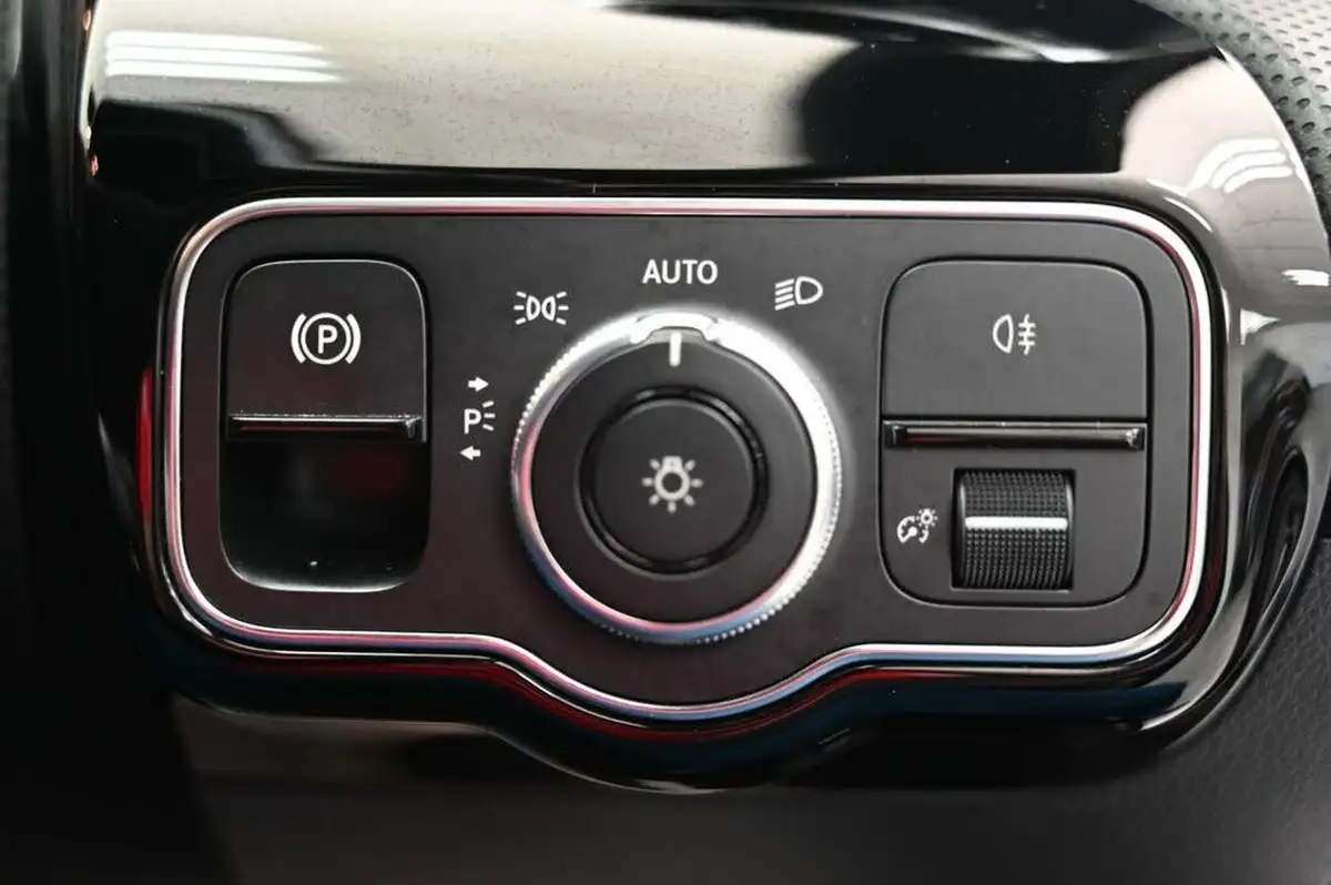 2019-mercedes-benz-a-class-13-a180-amg-line-hatchback-5d-big-31
