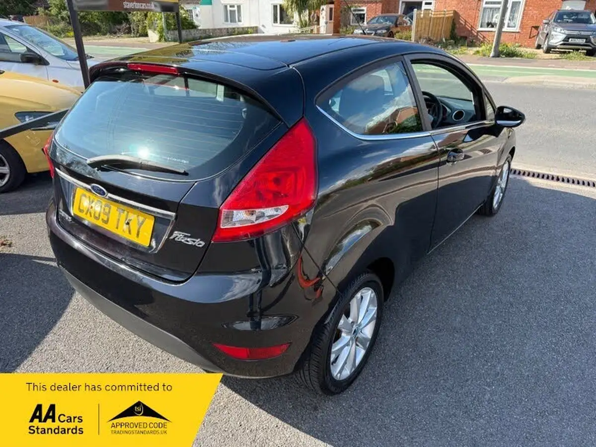 2009-ford-fiesta-14-zetec-3d-big-1