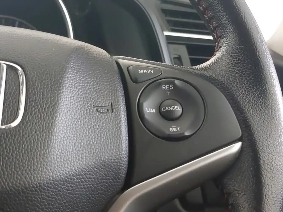 2018-honda-jazz-15-i-vtec-sport-big-12