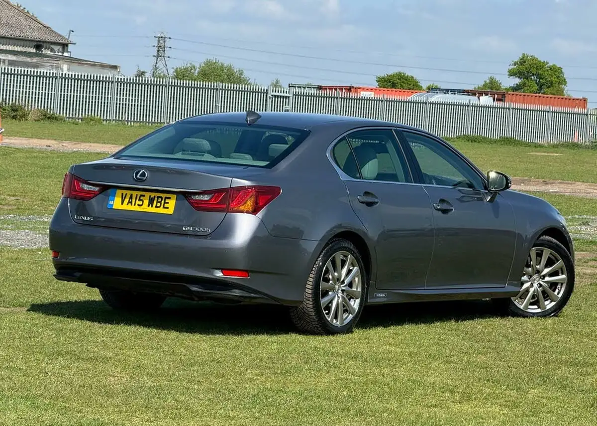 2015-lexus-gs-300h-25-luxury-big-10
