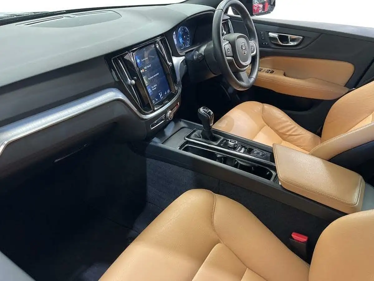 2019-volvo-v60-20td-d3-momentum-plus-big-8