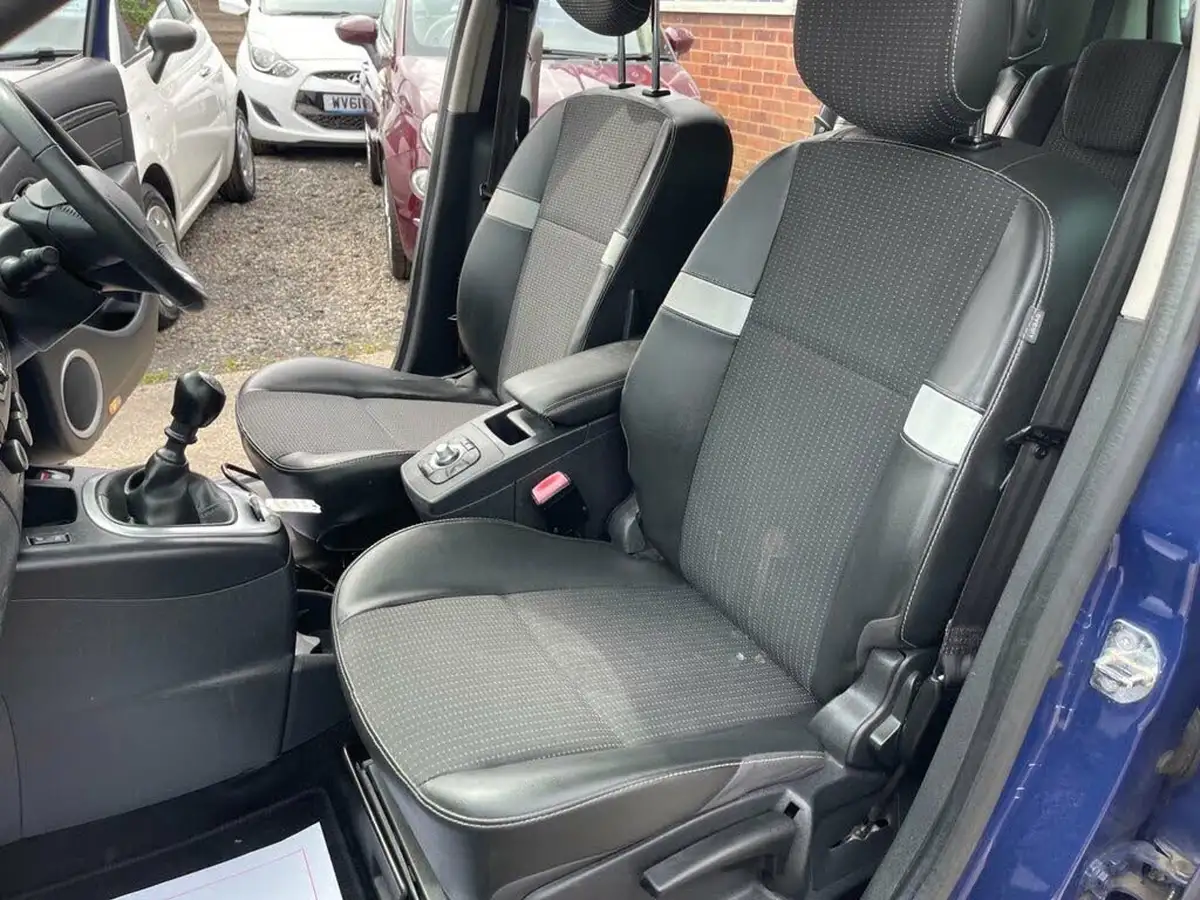 2012-renault-grand-scenic-15dci-dynamique-tom-tom-big-28