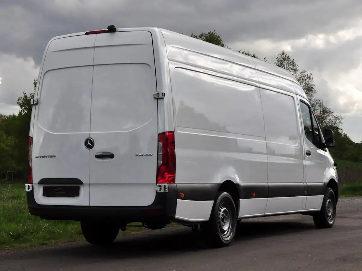 2023-mercedes-benz-sprinter-big-24