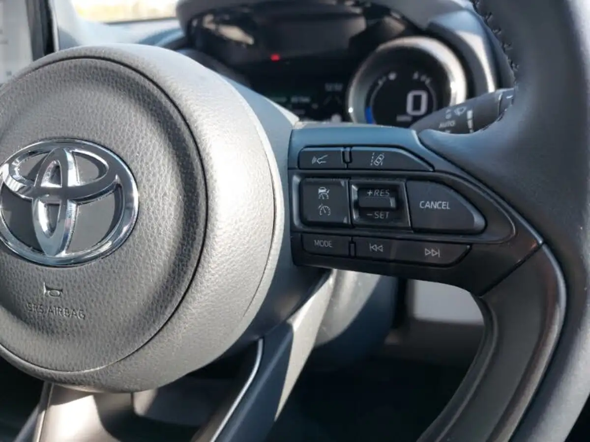 2022-toyota-yaris-15-vvt-i-excel-big-12