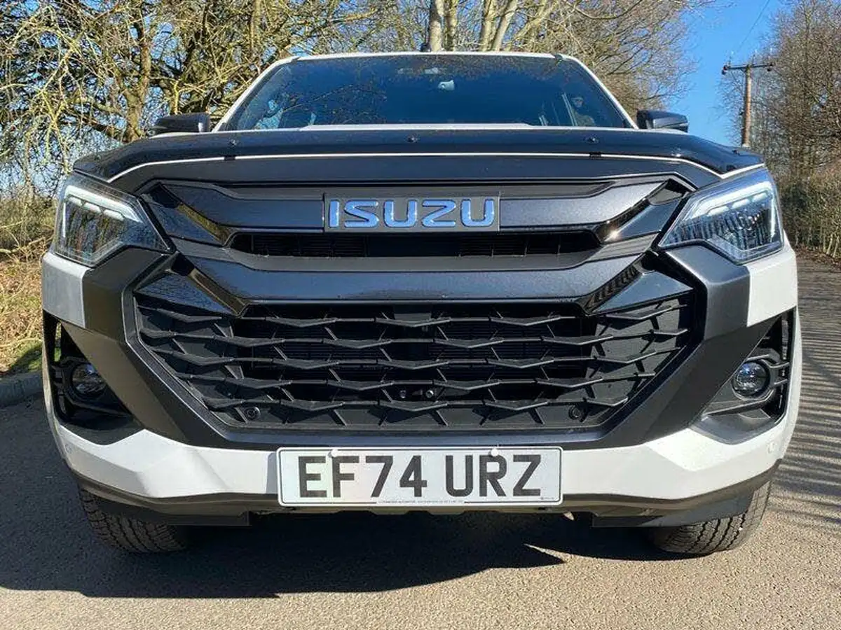 2024-isuzu-d-max-19td-v-cross-auto-big-11