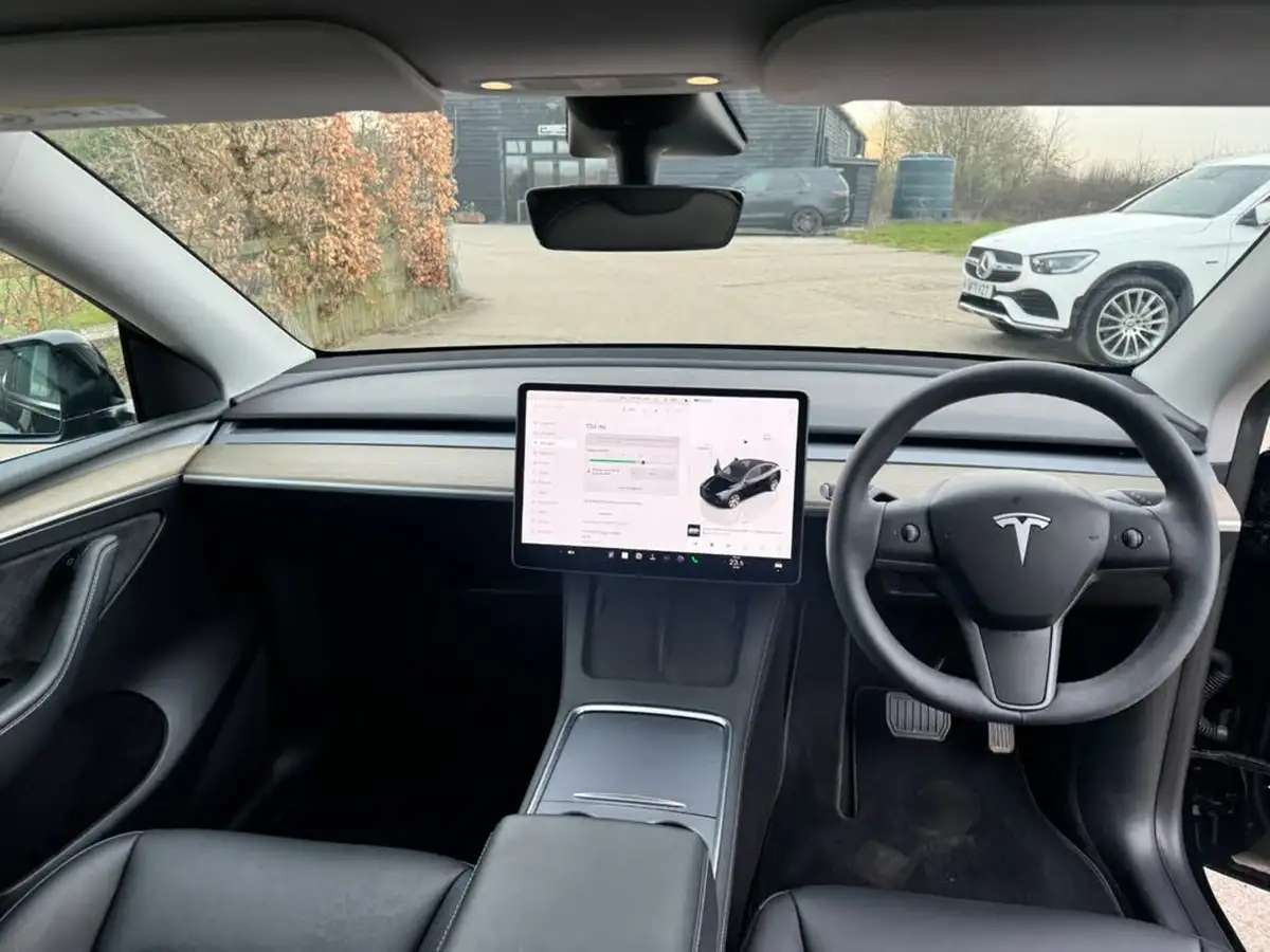 2023-tesla-model-y-e-rwd-big-8