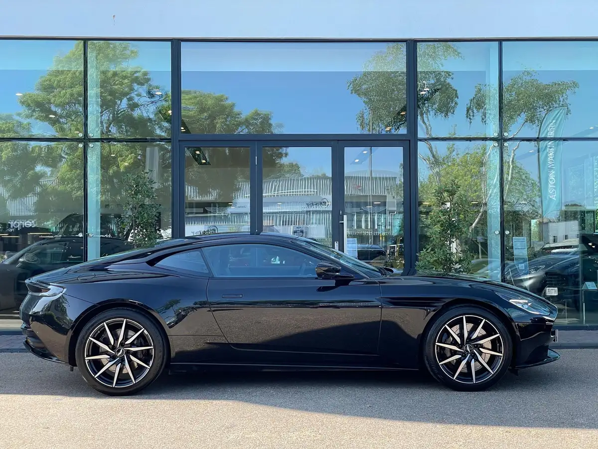 2020-aston-martin-db11-40-v8-503bhp-big-1