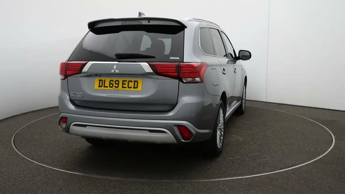 2020-mitsubishi-outlander-24-dynamic-phev-big-47