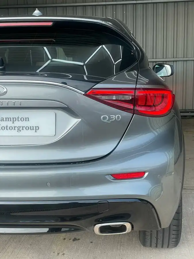 2016-infiniti-q30-22d-premium-big-45