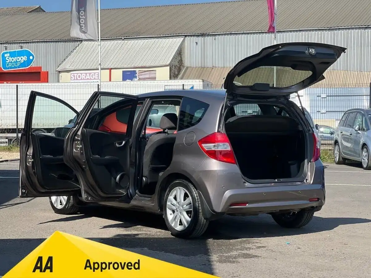 2015-honda-jazz-14-es-plus-cvt-big-6