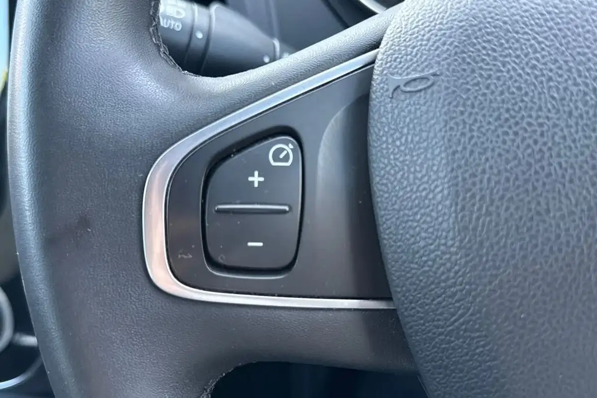 2019-renault-captur-09-tce-iconic-big-29
