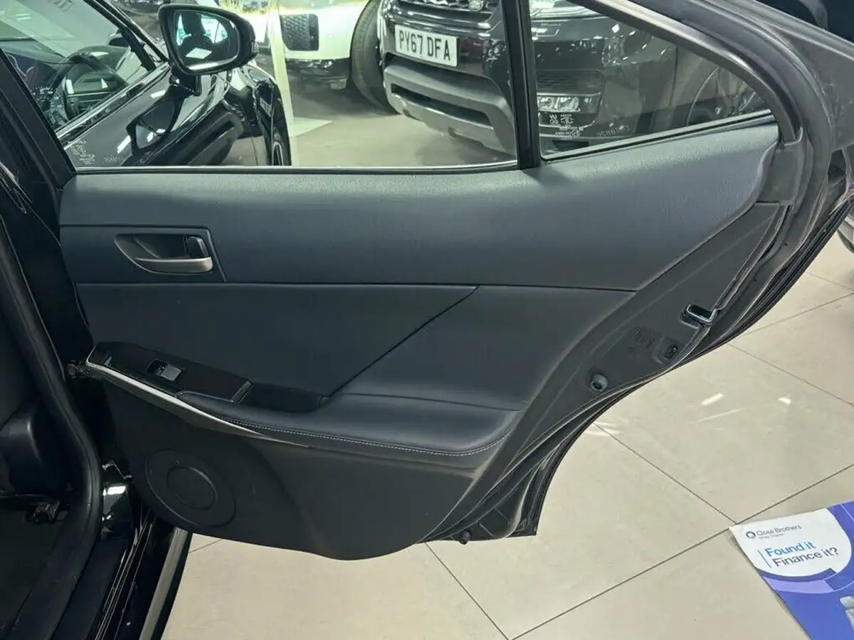 2019-lexus-is-300h-25-is-big-32
