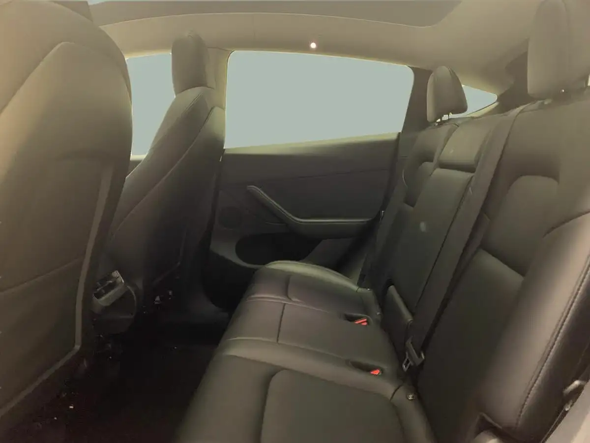 2022-tesla-model-y-e-long-range-big-28