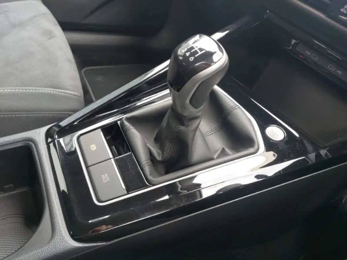 2024-volkswagen-golf-15-tsi-style-150ps-hatchback-big-16