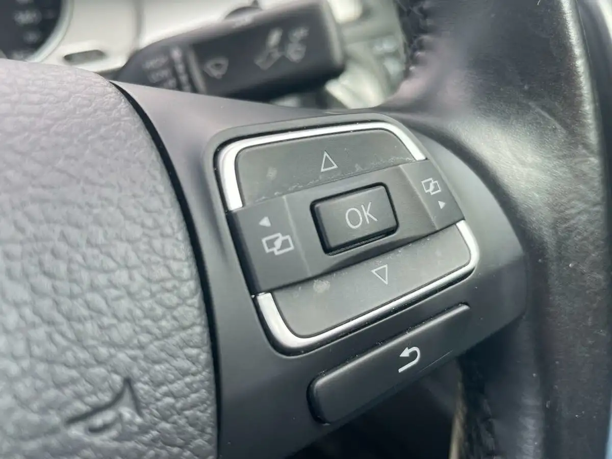 2014-volkswagen-passat-16td-ss-saloon-4d-big-17